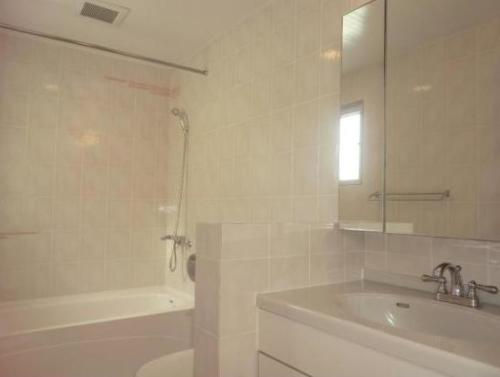 Shisa House Ensuite Bathroom